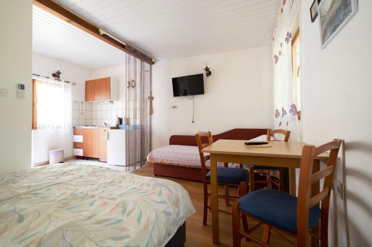 Studio Apartman Ema Gornji Karin Ngoại thất bức ảnh