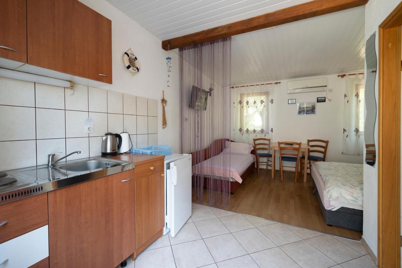 Studio Apartman Ema Gornji Karin Ngoại thất bức ảnh